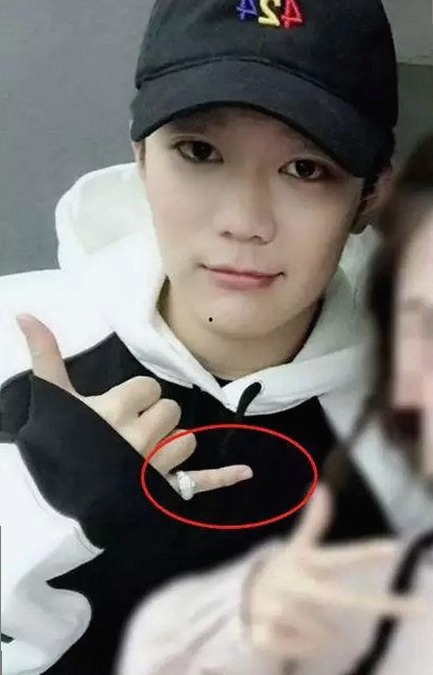 华晨宇:从爱豆到吃瓜明星,光环背后的真实故事✨