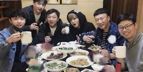 娱乐圈内幕揭秘与真实生活：冷静看待网络“吃瓜”现象